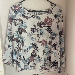 Cute top perfect with leggings size medium